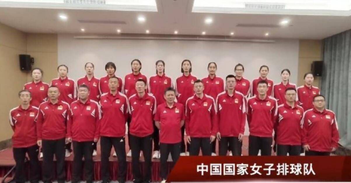 第54分钟，阿尔瓦雷斯横传门前滑门而出。